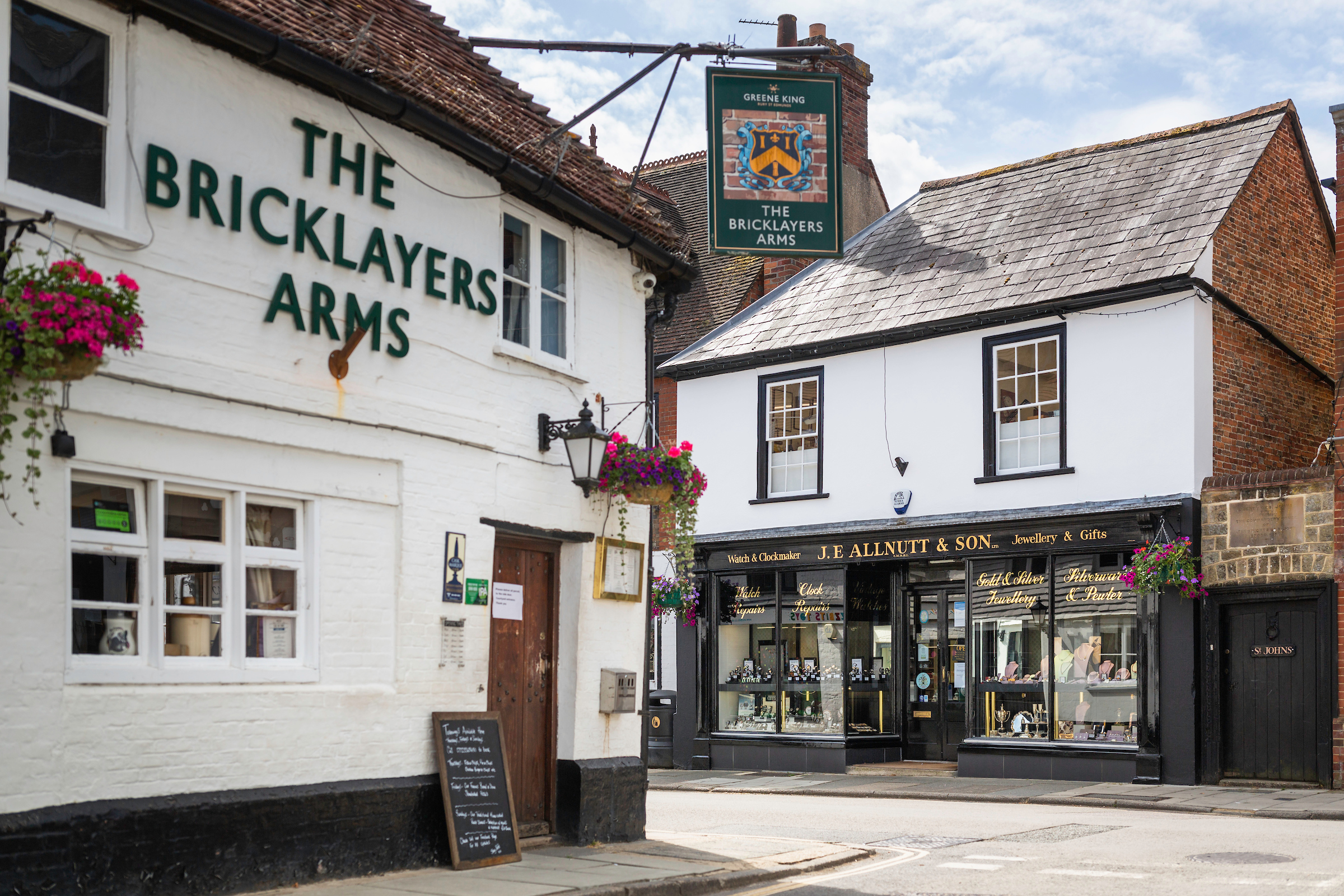 View of JE Allnutt & Son Jewellers opposite The Bricklayers Arms pub in West Street, Midhurst.